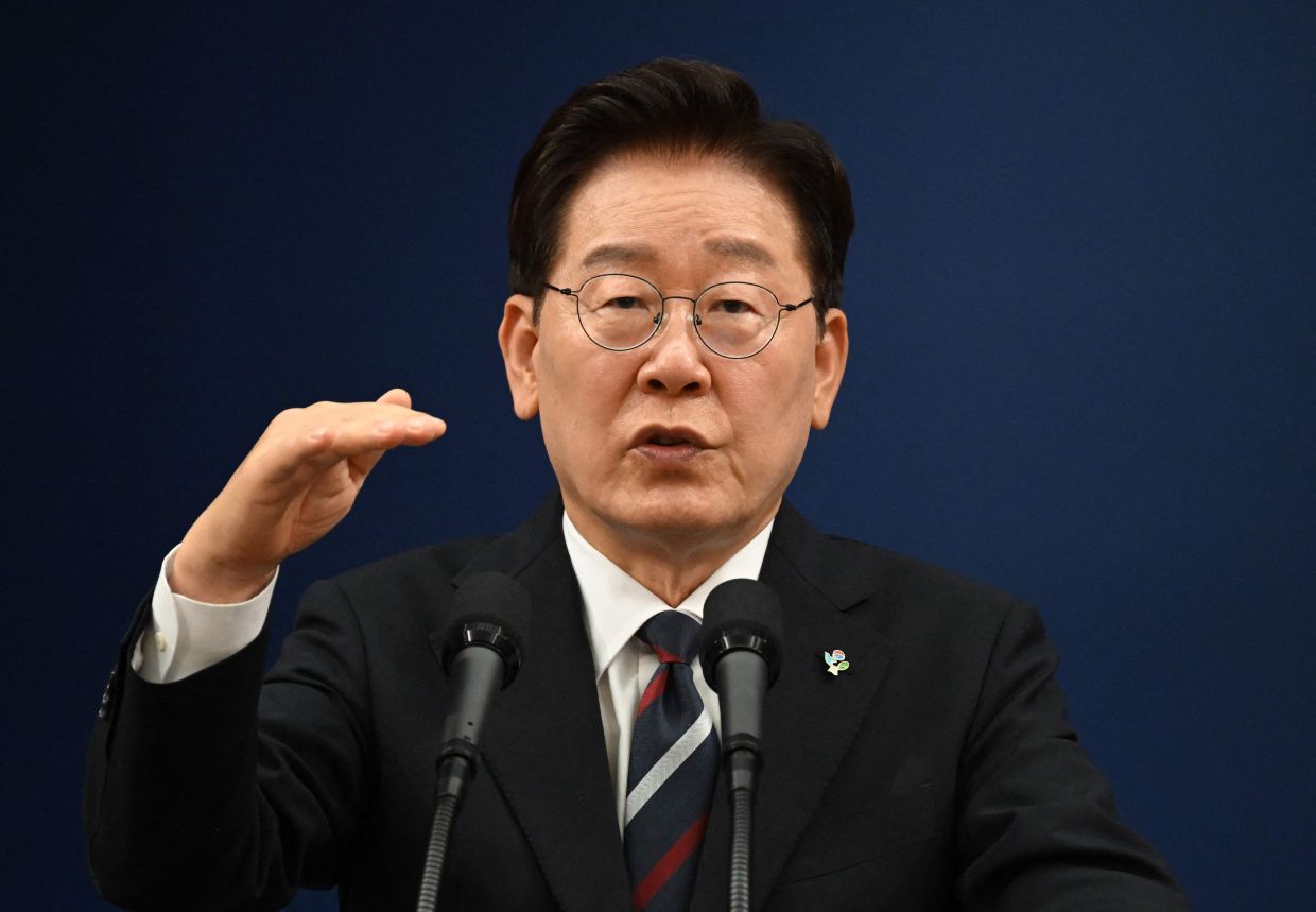 South Korea's President Lee Jae Myung hits approval crisis as negative views overtake positive support