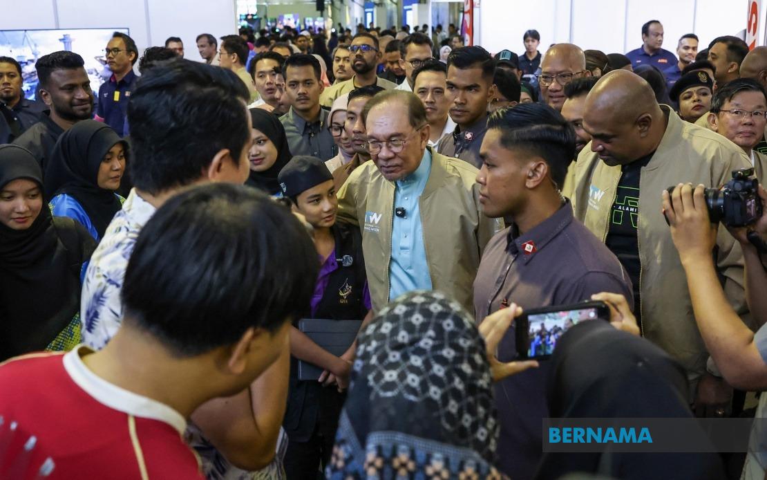 Malaysia Cannot Progress While Trapped in Divisive Politics, Anwar Warns