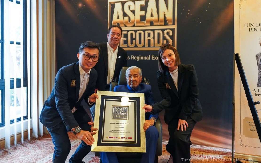 Dr Mahathir and Dr Siti Hasmah Achieve Three Record-Breaking Milestones as Centenarian Couple