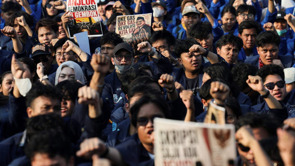 Indonesia's Free Meal Programme Becomes Political Flashpoint as Support and Opposition Collide