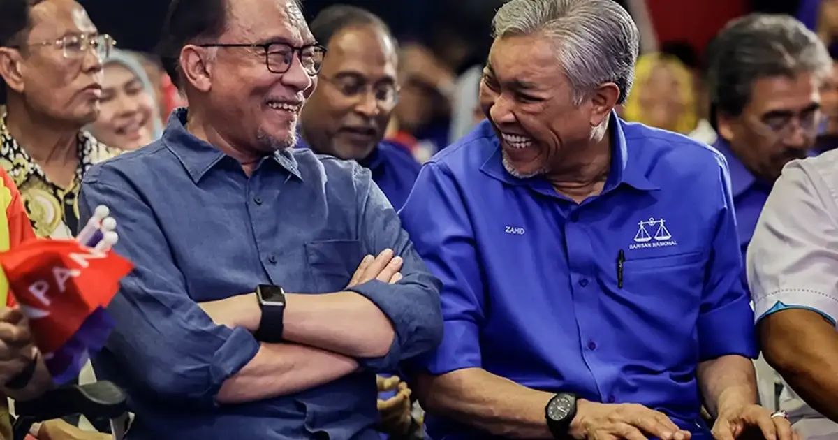 Zahid Counters Anwar's Poem with Verse of His Own, Affirms BN's Coalition Commitment
