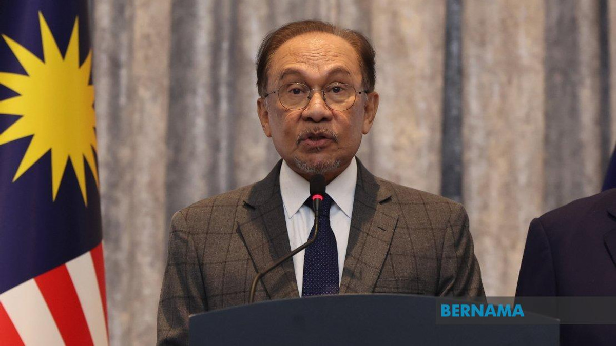 Media Must Navigate Technology While Safeguarding Core Values, PM Anwar Tells Industry