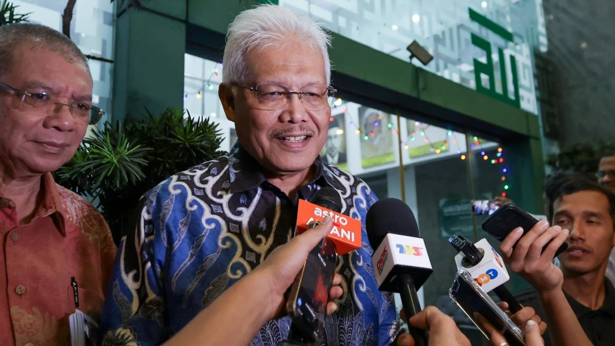 PN's Takiyuddin formally notifies Parliament of Hamzah's return as opposition leader