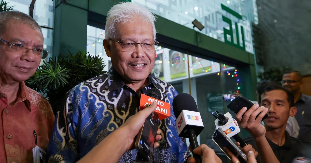 PN's Takiyuddin formally notifies Parliament of Hamzah's return as opposition leader