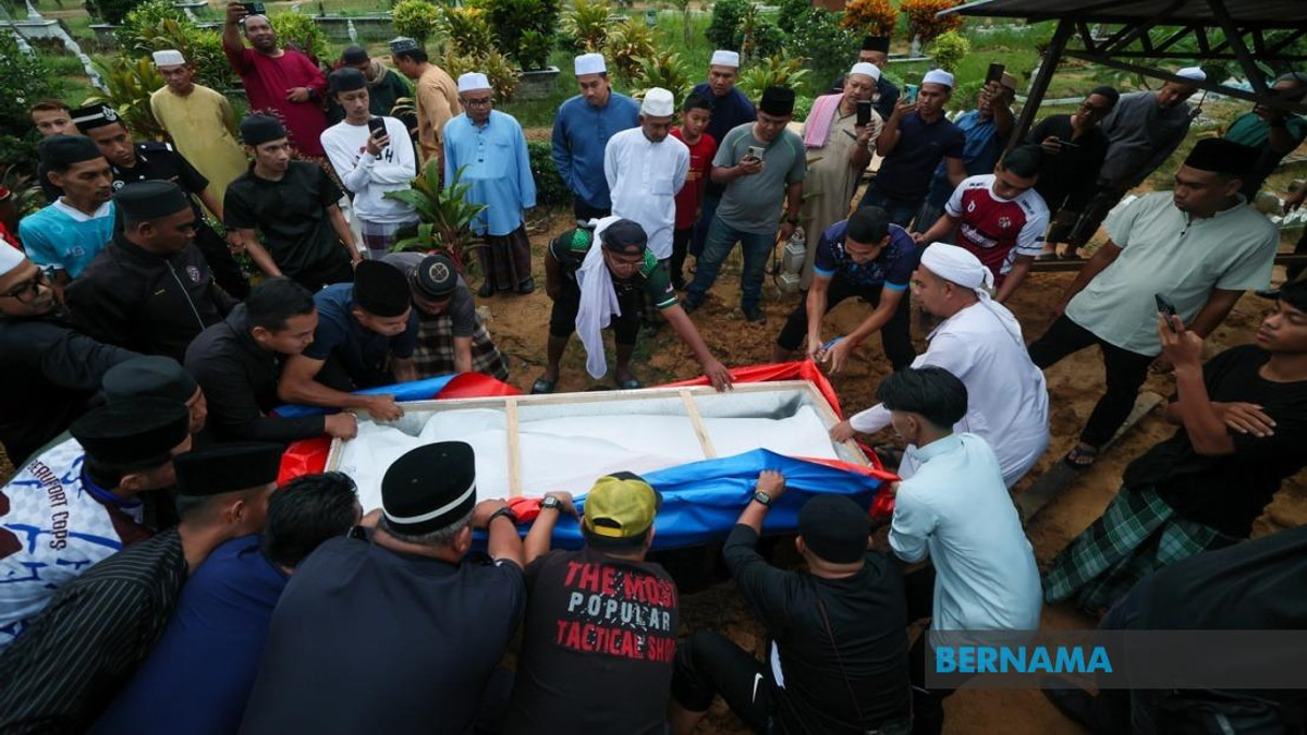 Police Corporal Mohamad Nur Hafiz Laid To Rest Following Electrocution at Sabah Station
