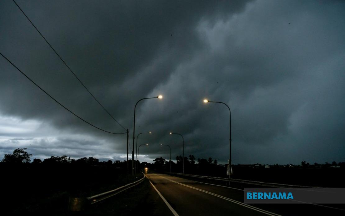 Nine States and Labuan Face Thunderstorm Alert as Malaysia's Weather Service Issues Strong Wind Warning