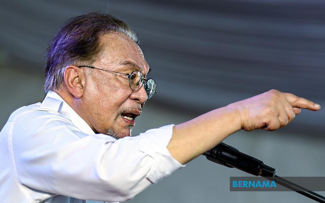 Anwar Intensifies Johor Campaign Push, Visiting Eight Constituencies in Single Day
