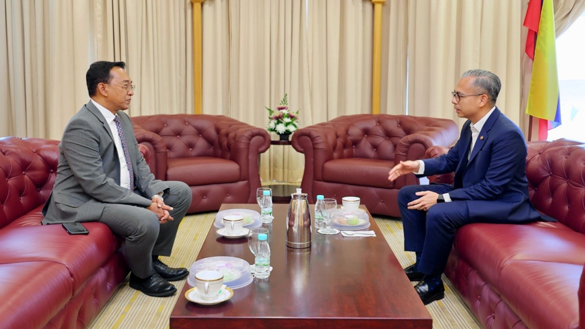 Communications Minister Welcomes New Malaysian Ambassador to Lebanon
