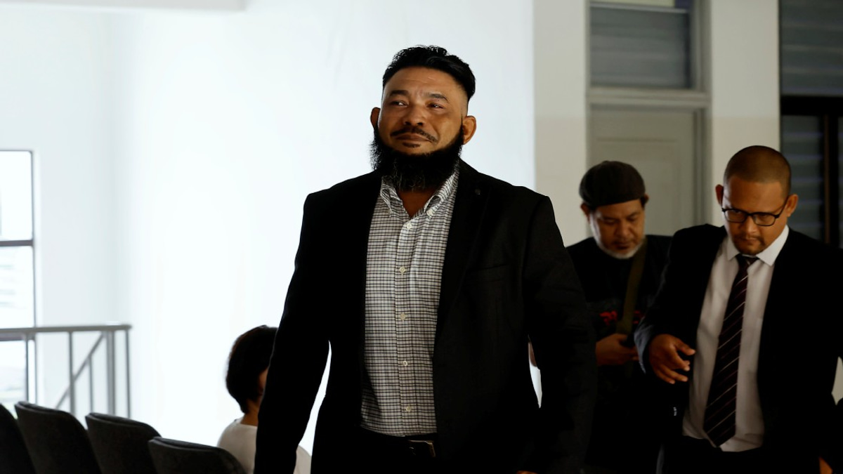 Papagomo ordered to mount defence over false PKR defection claims