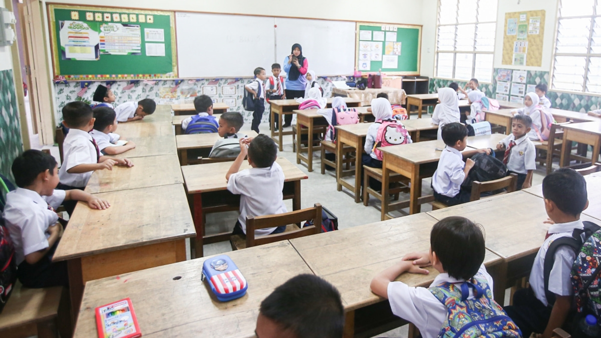 Teachers' Union Urges Legal Shield Against Lawsuits as Educators Fear Backlash Over Discipline