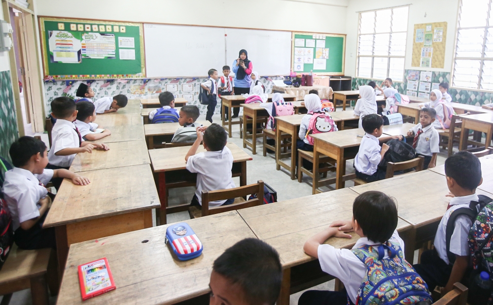 Teachers' Union Urges Legal Shield Against Lawsuits as Educators Fear Backlash Over Discipline