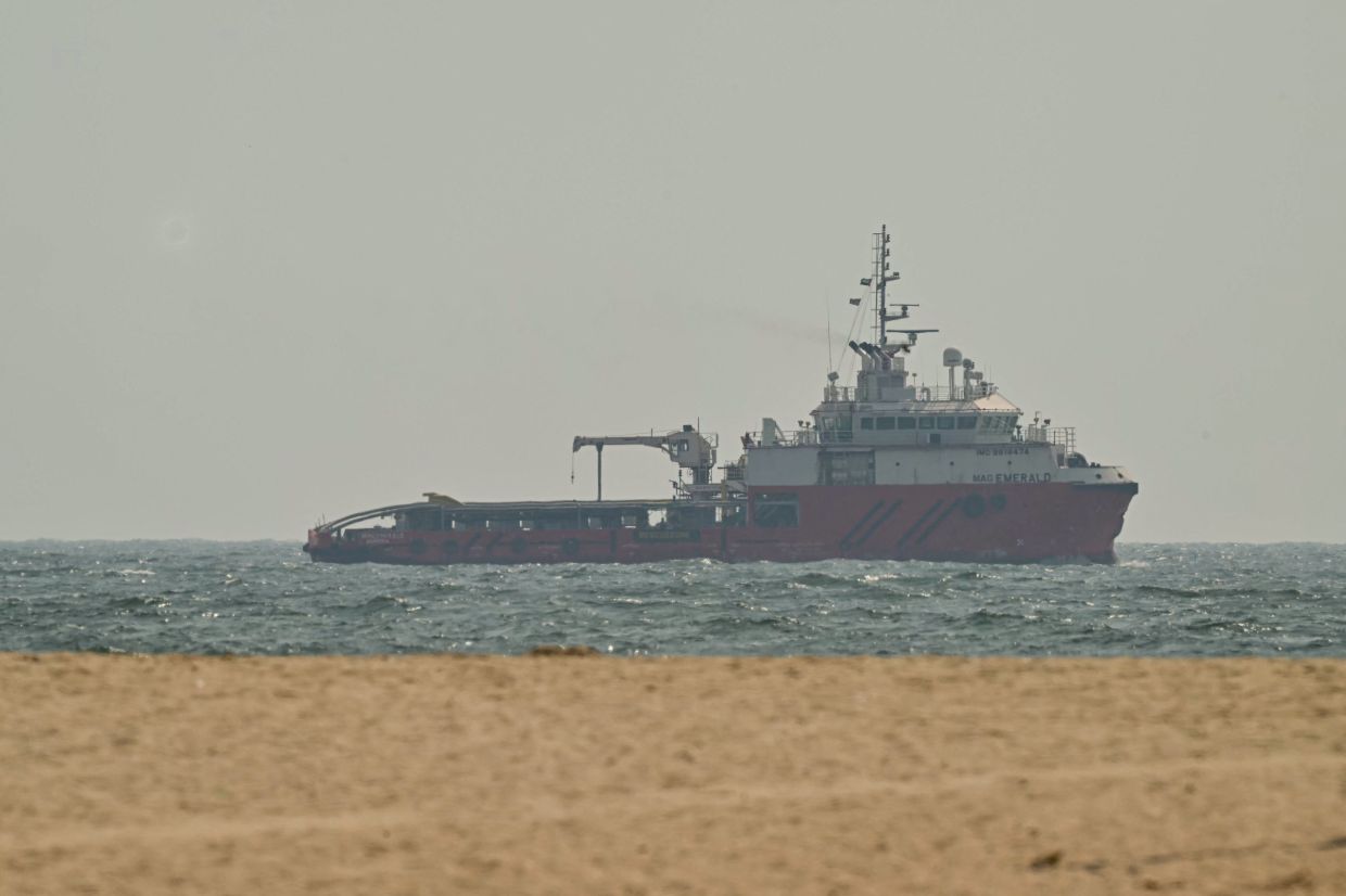 Iran and US Resume Talks on Strait of Hormuz as Ceasefire Collapses