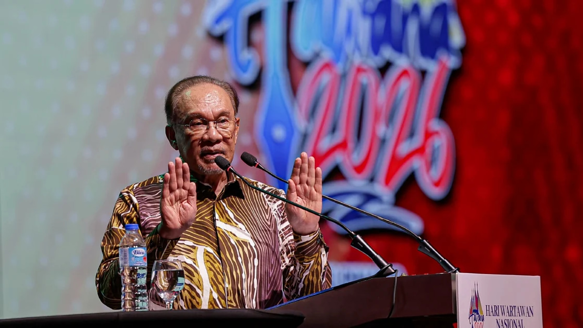 Anwar Backs Nallini's Appointment as Media Council Chief, Citing Trust-Building Credentials