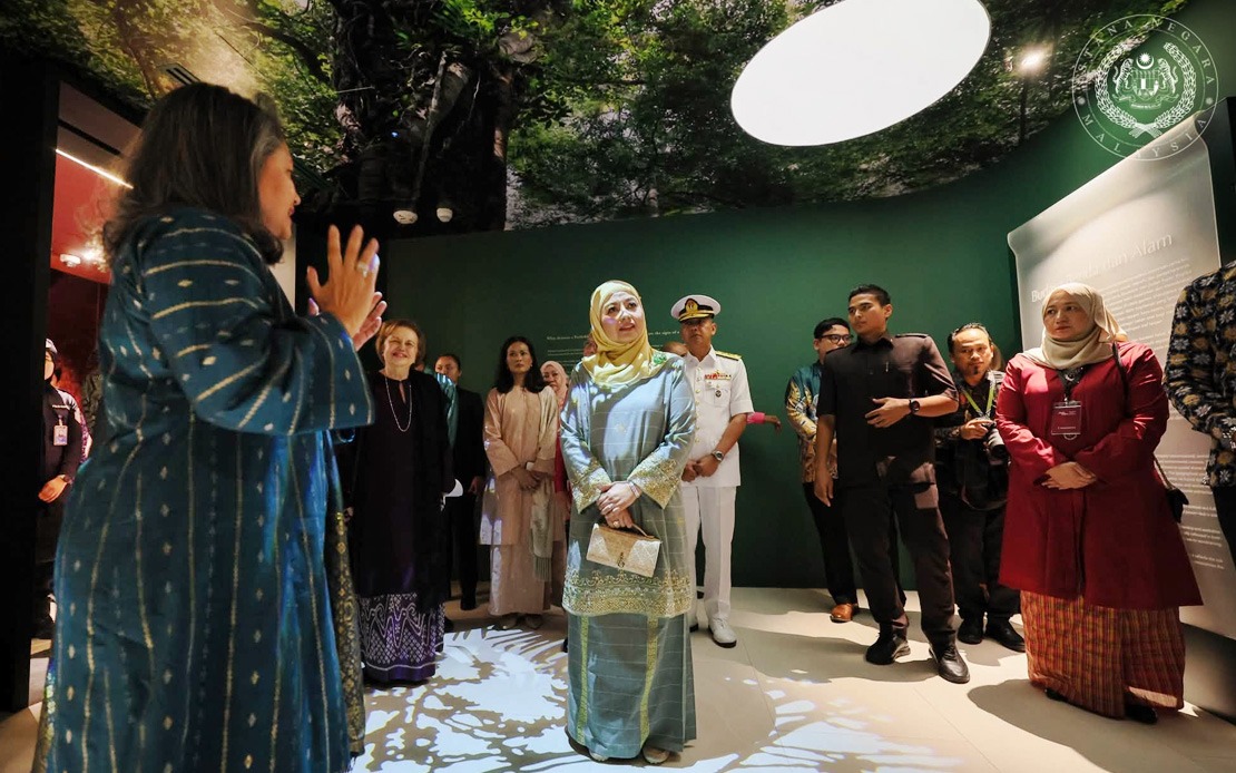 Queen Inaugurates Merdeka Textile Museum to Preserve Malay Cultural Heritage