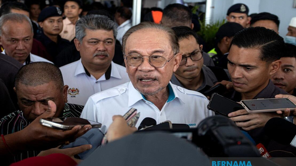 PM Anwar Warns Coalition Partners Against Attacking Federal Government During State Election Campaign