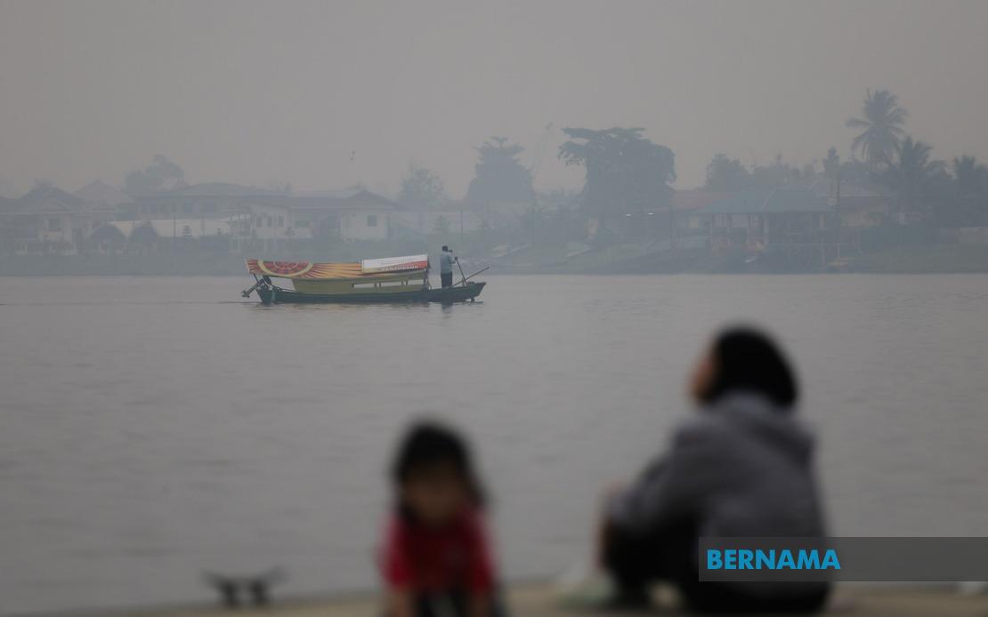 Malaysia Deploys Cloud Seeding in Haze-Stricken Areas as API Soars Above 150