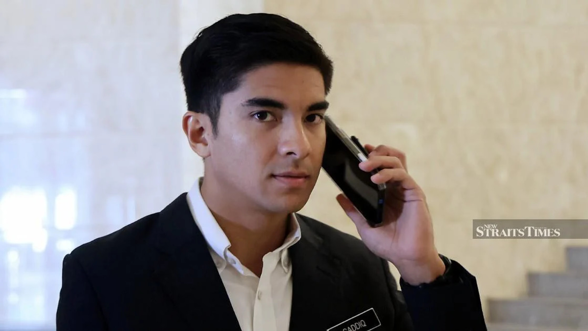 Tunku Ismail criticises social media-driven politics, in apparent rebuke of Muar MP Syed Saddiq