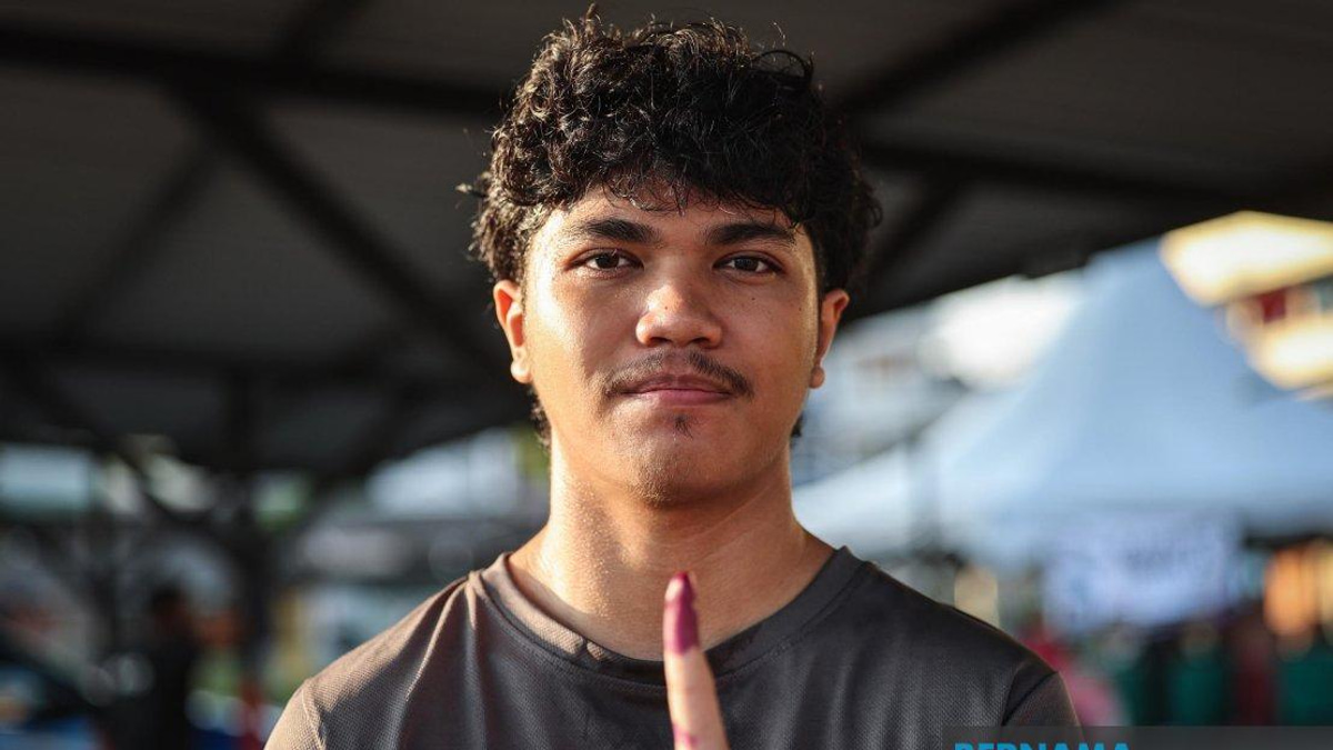 Johor's First-Time Voters Demand Accountability Over Party Loyalty