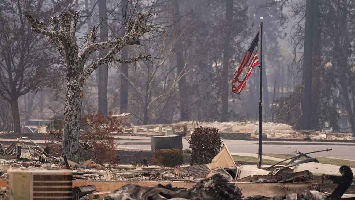 Washington State Wildfires Force 65,000 to Flee as Hundreds of Homes Destroyed