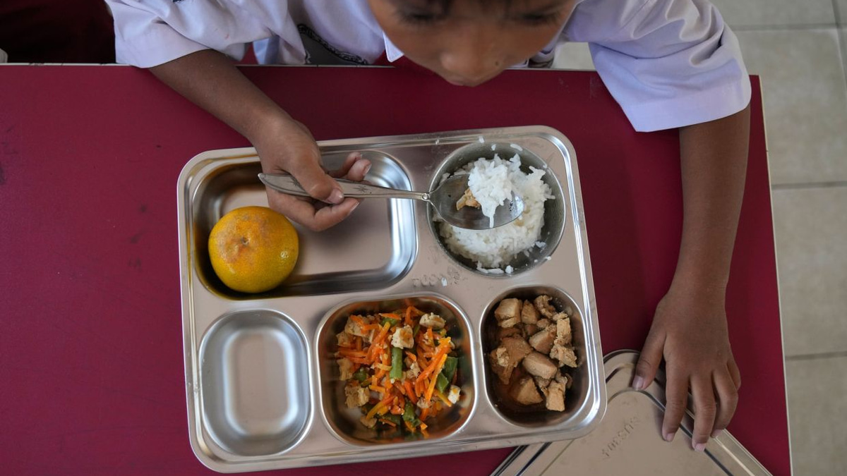 Indonesia's anti-corruption watchdog calls for suspension of Prabowo's flagship food scheme
