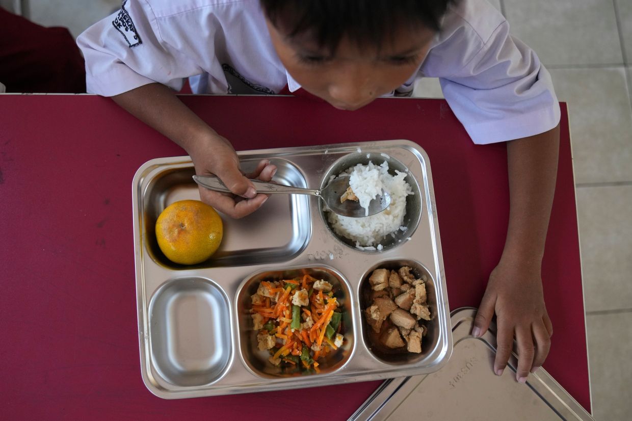 Indonesia's anti-corruption watchdog calls for suspension of Prabowo's flagship food scheme