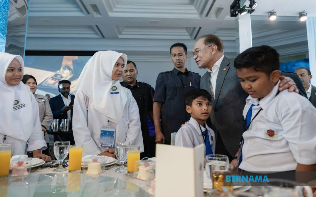 Smart Minds Need Kind Hearts, PM Anwar Tells Young Malaysians At Peace Celebration