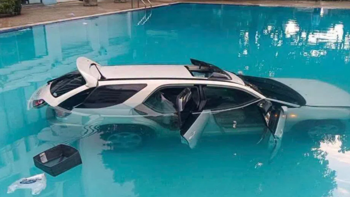 Family Row Over Condo Rent Ends in Pool When Thai Man Drives SUV Into University