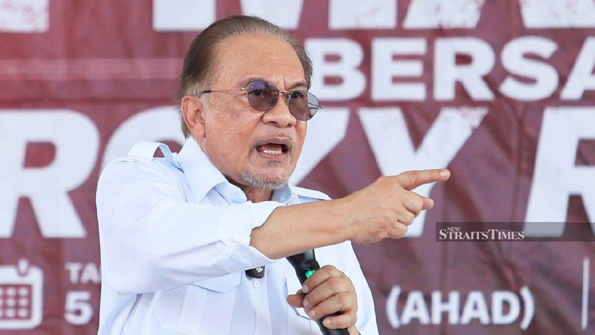Anwar to Meet Felda Leadership on Settlers' Grievances