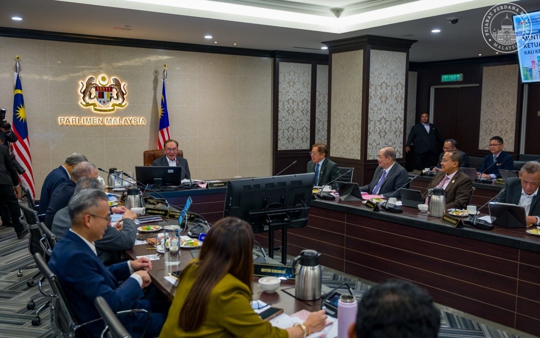 Economic Revival Takes Centre Stage as Anwar Chairs National Menteris Besar Meeting