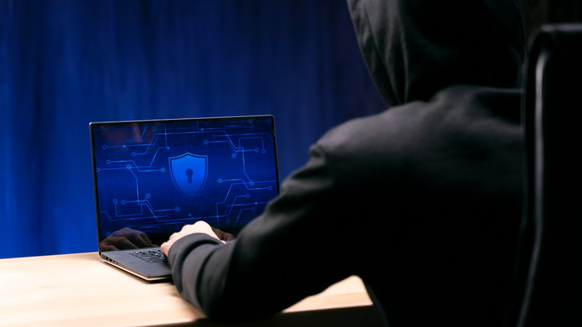 Two British Hackers Sentenced to Five Years for Transport for London Cyberattack