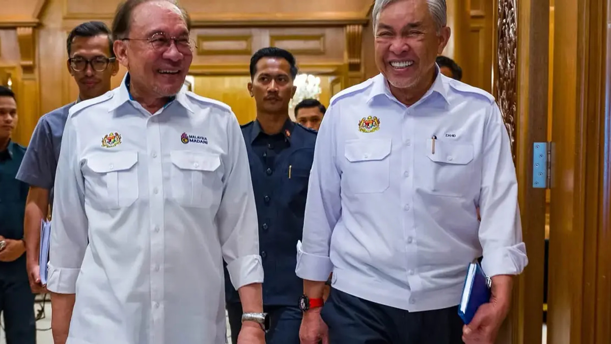 Anwar and Zahid Put On United Front Despite Barbs Over Minister Sackings
