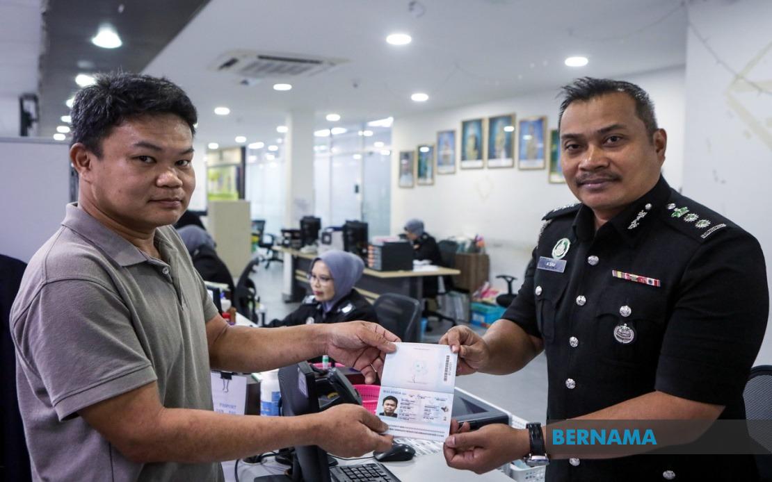 Perlis Immigration Office Begins Rolling Out Enhanced Malaysian Passports with Advanced Security