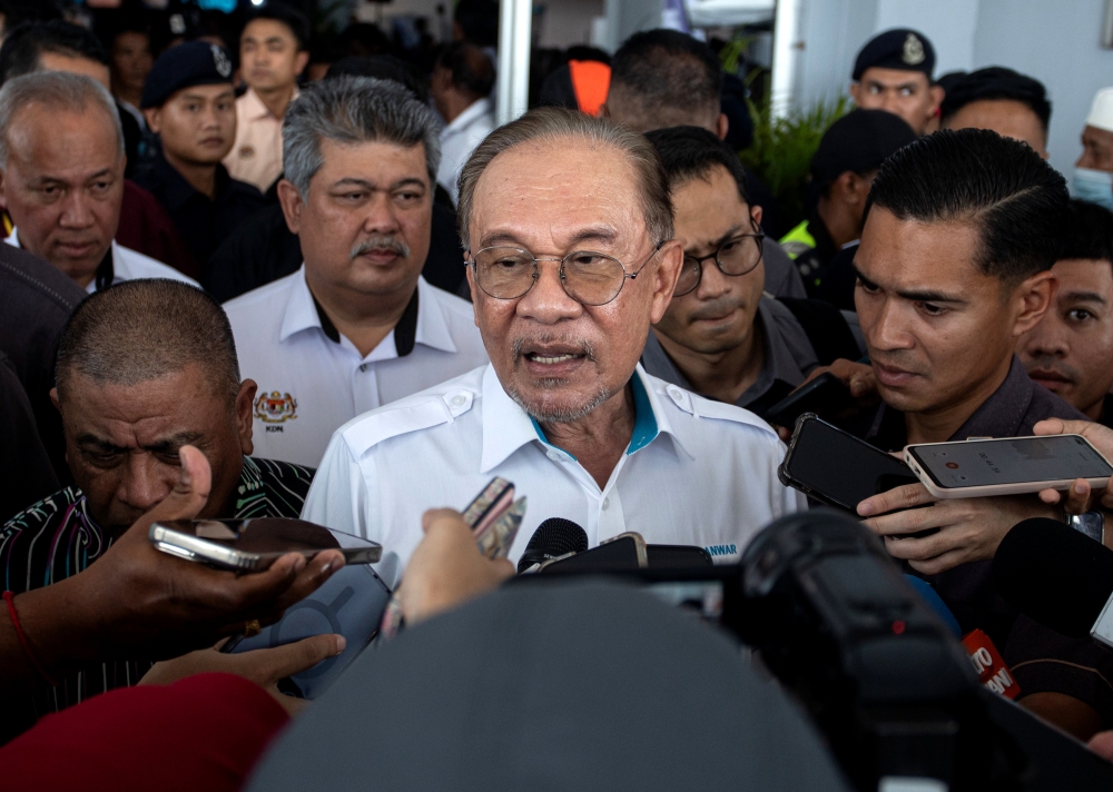 Anwar Defends KWAP's eFishery Loss, Highlights RM12.9 Billion Annual Profit