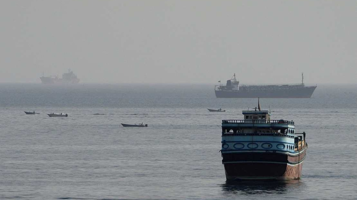 Japan Urges Iran to Keep Strait of Hormuz Free of Transit Fees