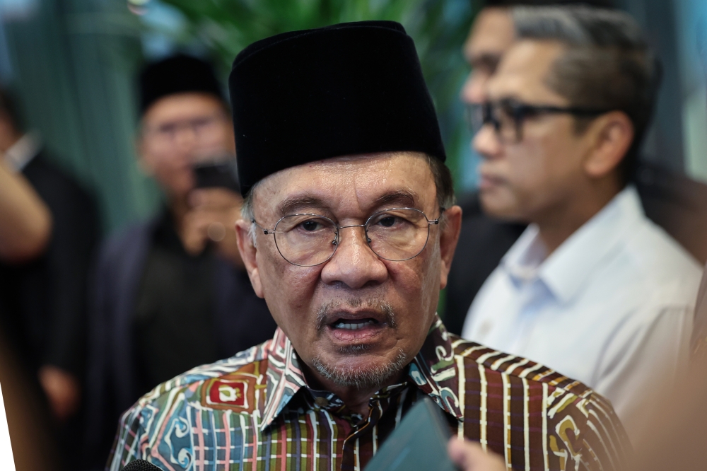 Anwar Ibrahim Orders Comprehensive Investigation into Deaths of Three Beaufort Policemen