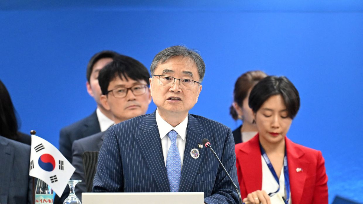 Seoul's North Korea Diplomacy in Turmoil as Ministers Clash Over Engagement Strategy
