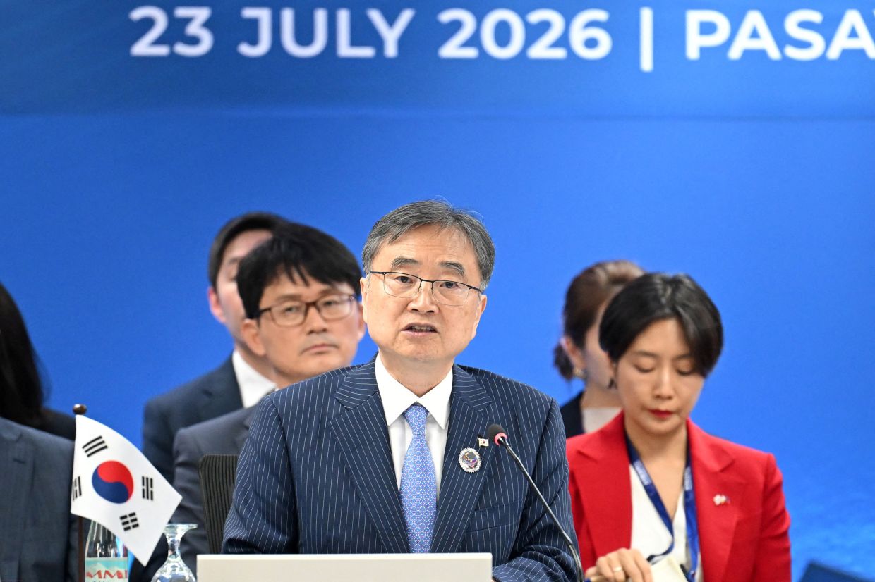Seoul's North Korea Diplomacy in Turmoil as Ministers Clash Over Engagement Strategy