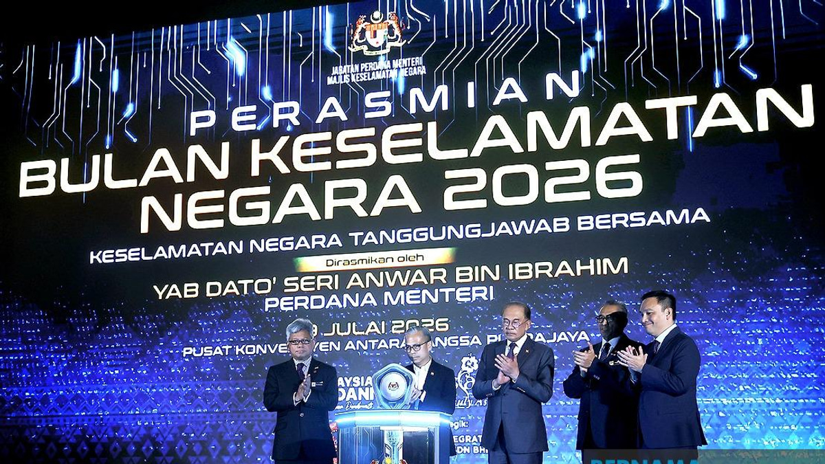 PM Anwar Calls for National Focus Beyond Divisive Politics as Security Threats Intensify