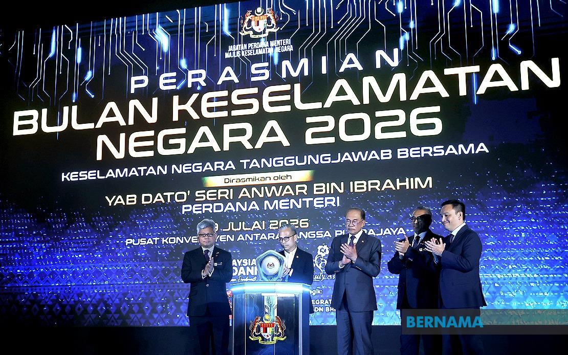 PM Anwar Calls for National Focus Beyond Divisive Politics as Security Threats Intensify