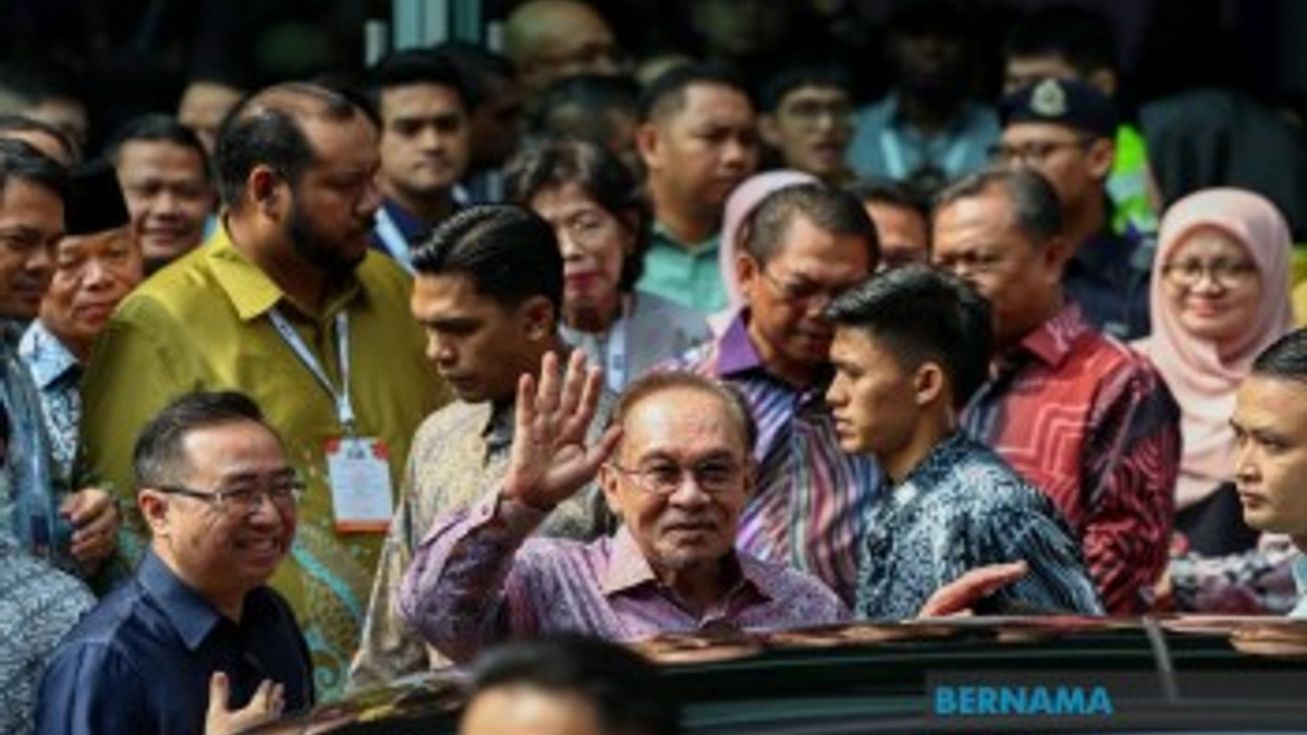 Malaysia's Six Per Cent GDP Growth Signals Strong Investment Confidence, But PM Warns Against Spending Misconceptions