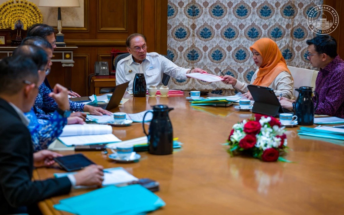 Anwar Pushes FELDA to Act Swiftly on Settler Housing and Land Rights