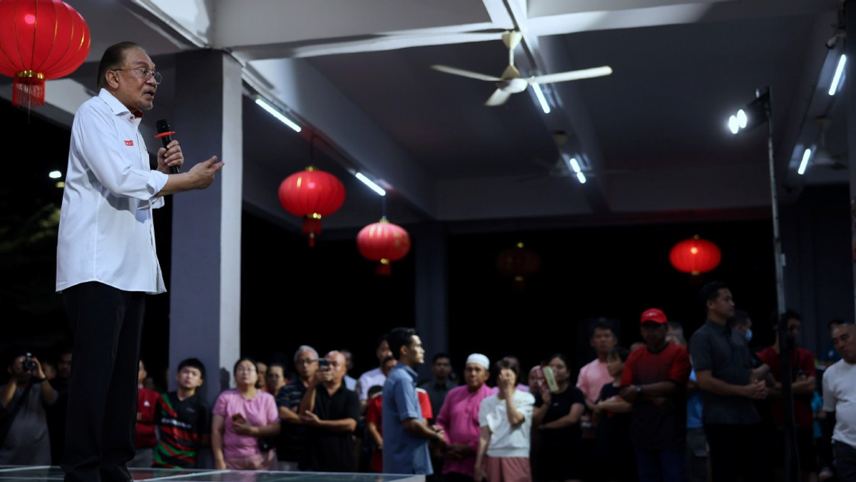 Anwar to tackle durian price crisis with Chinese counterpart during Beijing visit