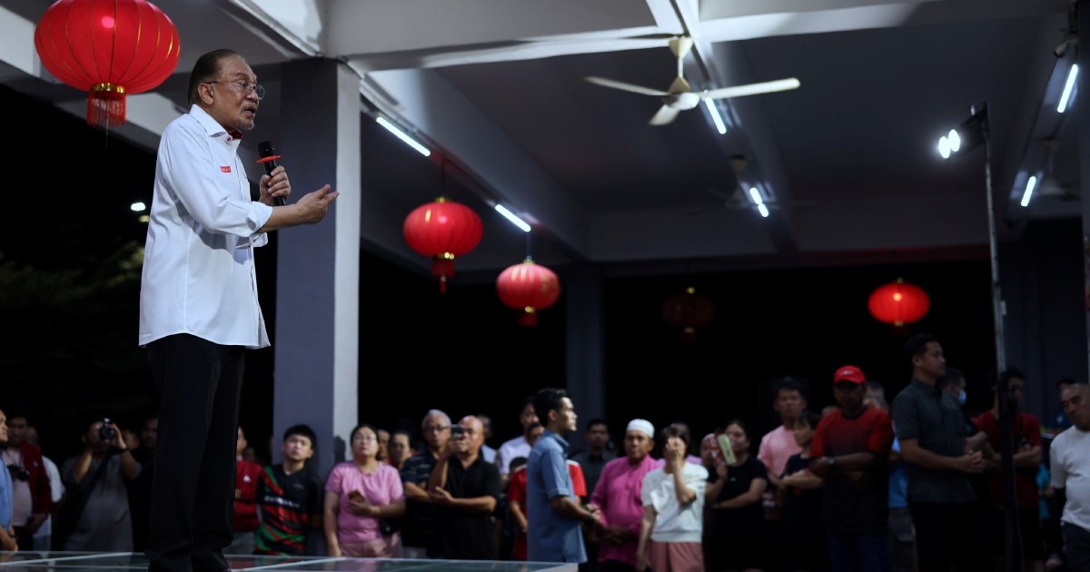 Anwar to tackle durian price crisis with Chinese counterpart during Beijing visit