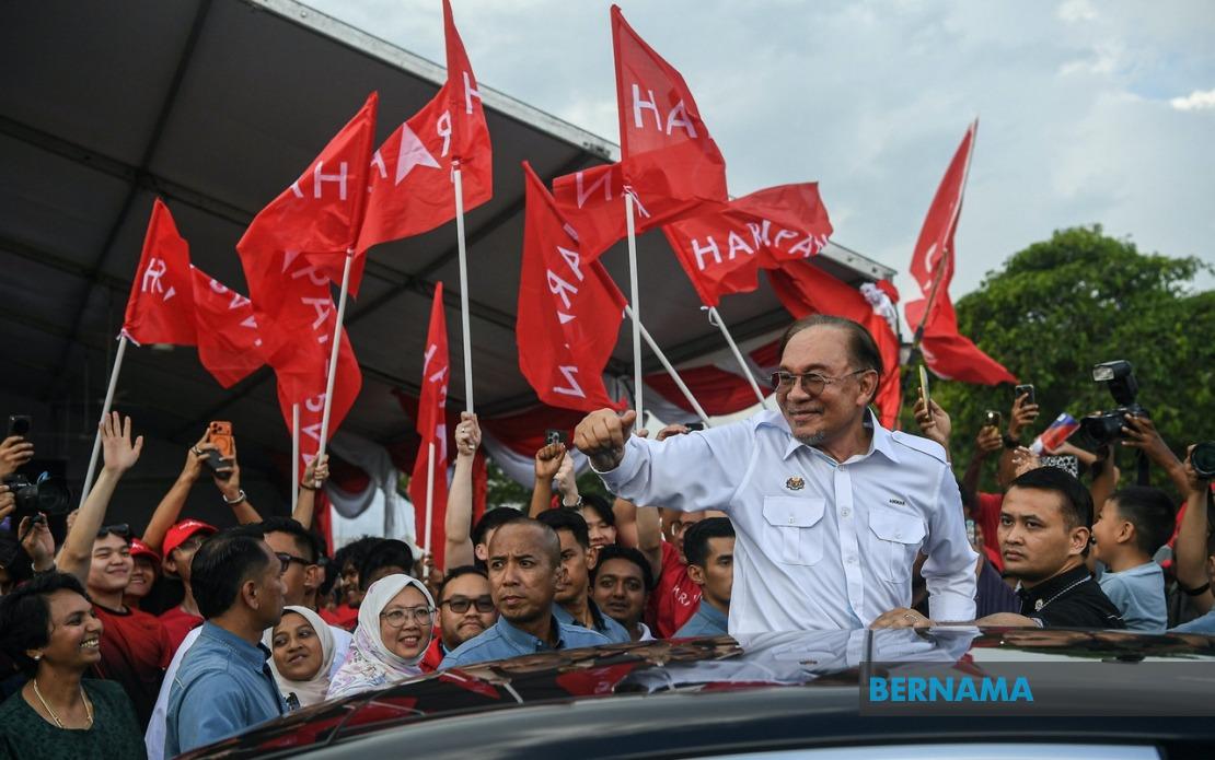 PM Anwar's Campaign Trail Energizes Pakatan Harapan Push in Johor Election