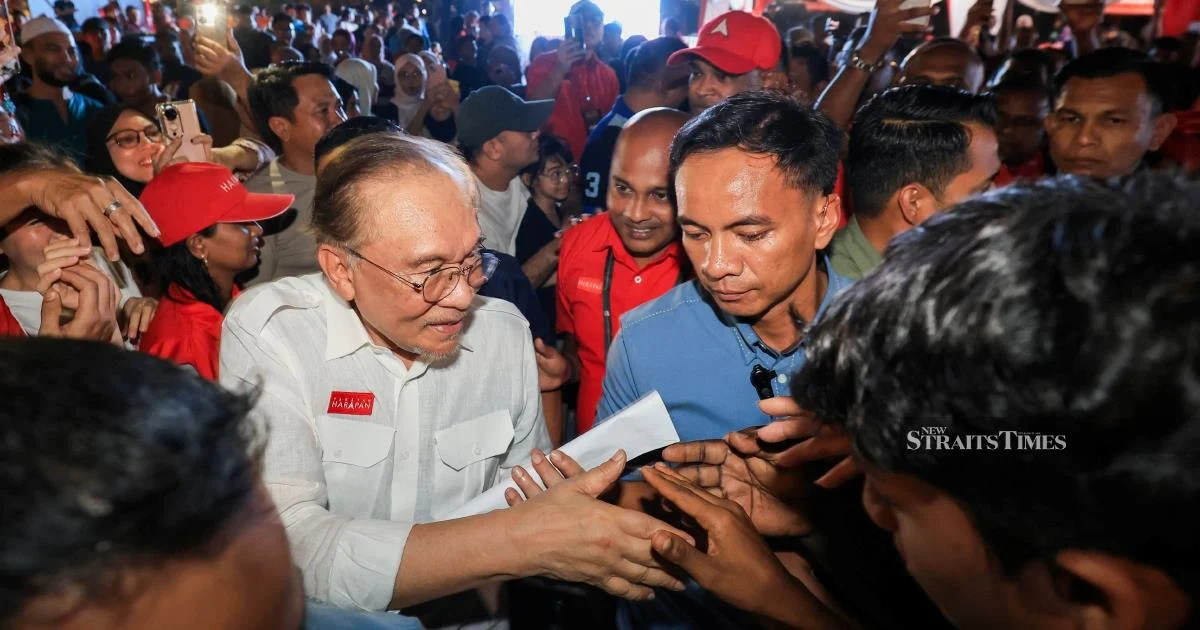 Anwar Rejects Early Election Calls, Defends Government's Mandate