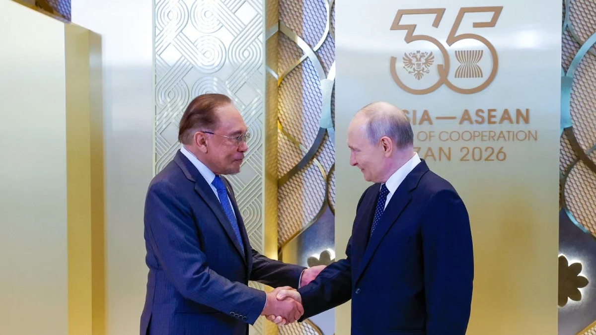 Anwar and Putin Explore Deeper Ties on Energy and Finance