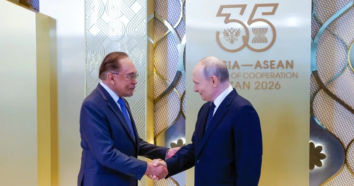 Anwar and Putin Explore Deeper Ties on Energy and Finance