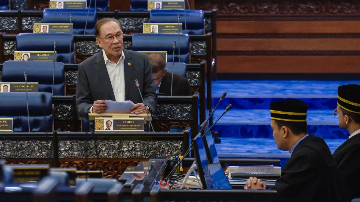 PM Anwar Rejects Claims He Blocked Johor Felda Settlers' Day Event in Kluang