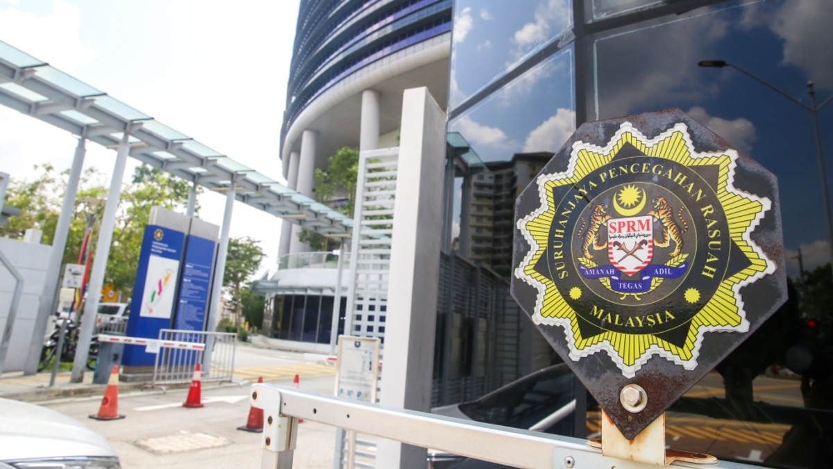 Former Civil Servant Held Over Alleged RM300,000 Aid Fraud Using Fake Identities