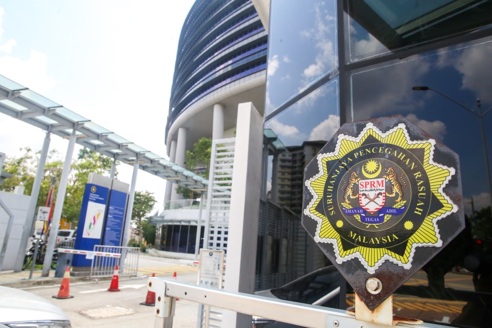 Former Civil Servant Held Over Alleged RM300,000 Aid Fraud Using Fake Identities